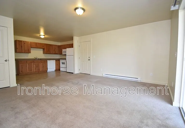 807 W Villard St #19 — Photo 2