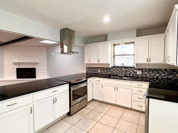 3rd image of 1600 Fernwood Dr