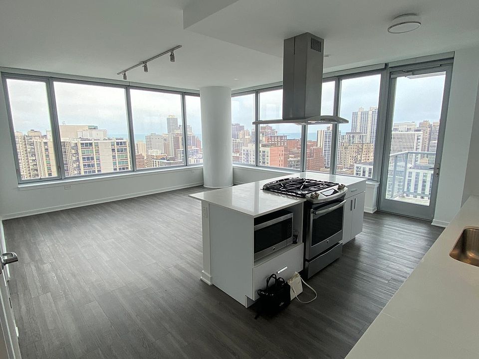 1st image of 1220 N La Salle Dr #2506