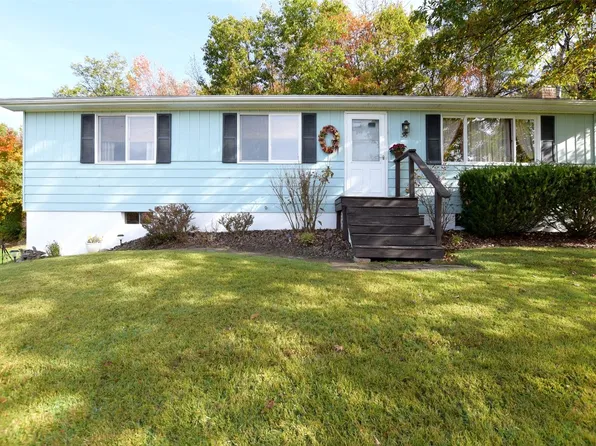 36 Deming Dr, Endicott, NY 13760