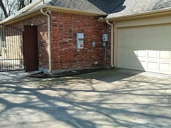 3rd image of 818 Longmeadow Ct