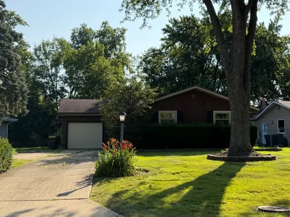 381 N Silverleaf Blvd, Carol Stream, IL 60188