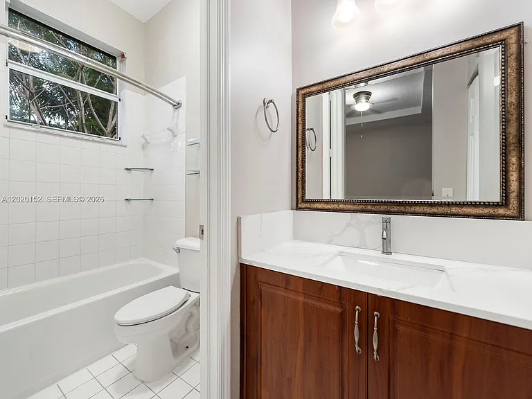1049 NE 42nd Pl — Photo 23