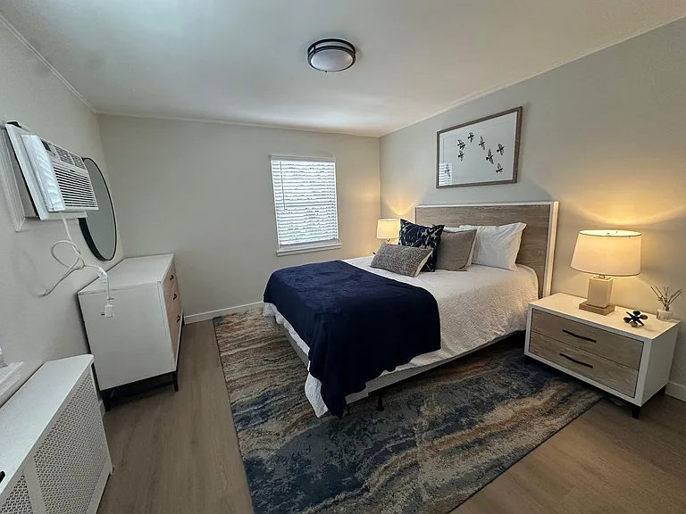 Lakeview Apartments — Photo 7