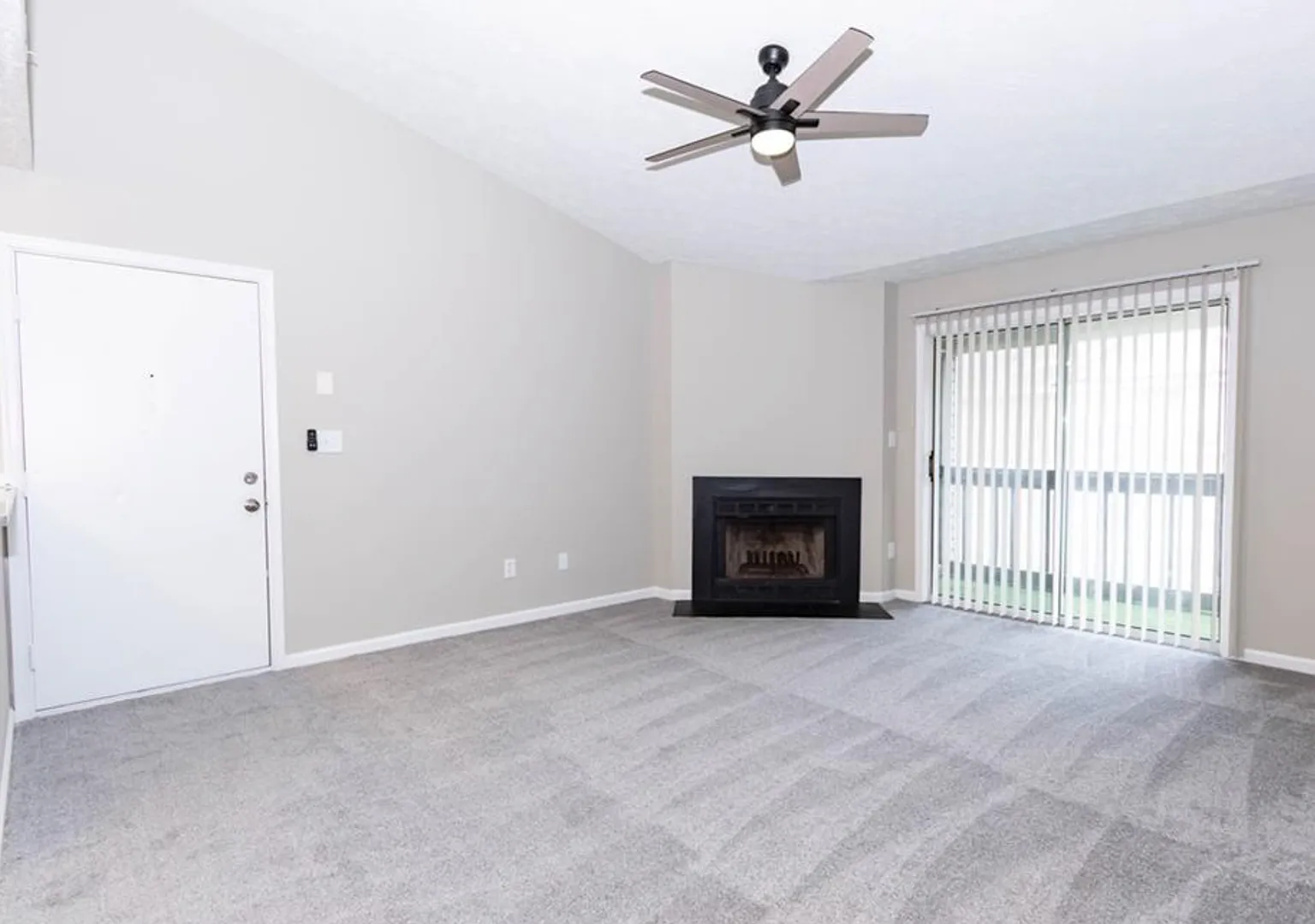 Well Appointment 1bdr 1bth apartment in Hampton — Photo 2