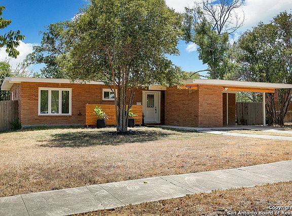 3rd image of 234 MEADOWOOD LN