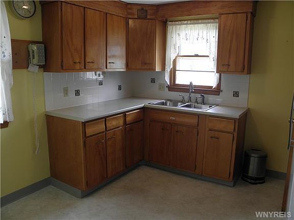 3rd image of 1325 George Urban Blvd