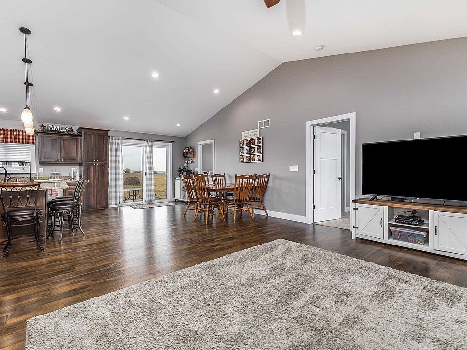 95 Emil, Dickeyville, WI 53808 Zillow