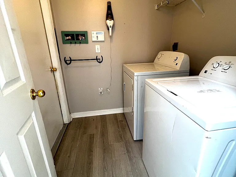 Laundry Room with Washer/Dryer 1