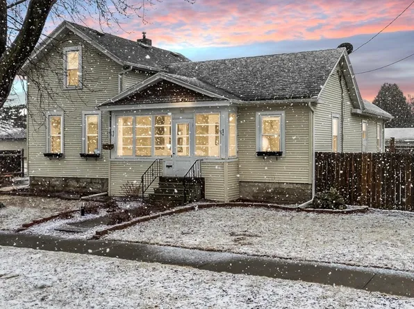 221 W 17th Ave, Oshkosh, WI 54902