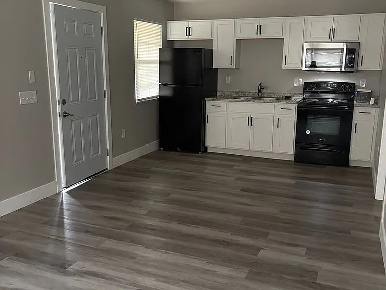 879 E Mound St — Photo 3