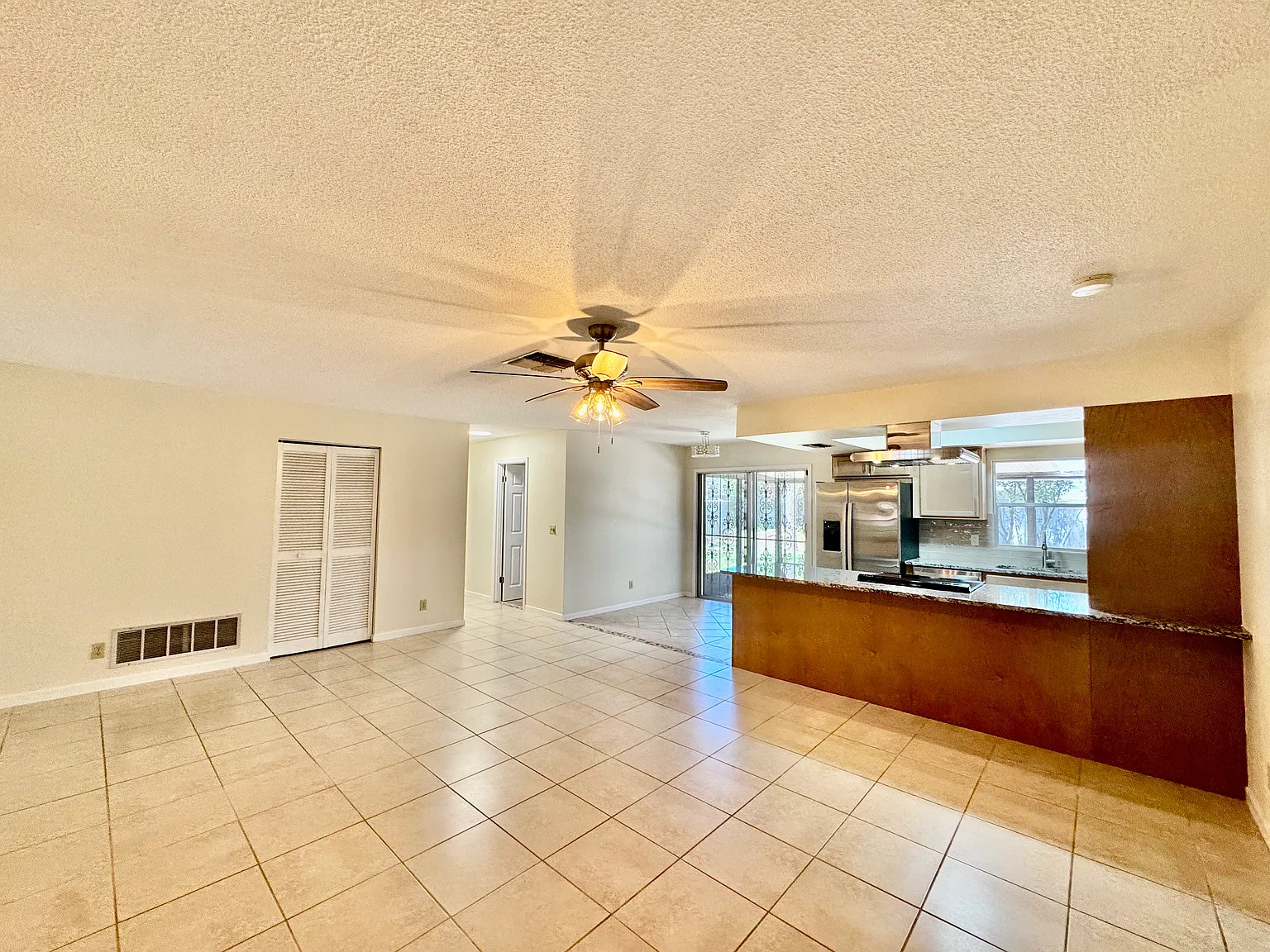 2 bed, 1029 sqft, $1,750 — Photo 4