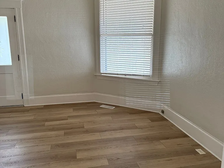9151 Campbell Rd — Photo 41