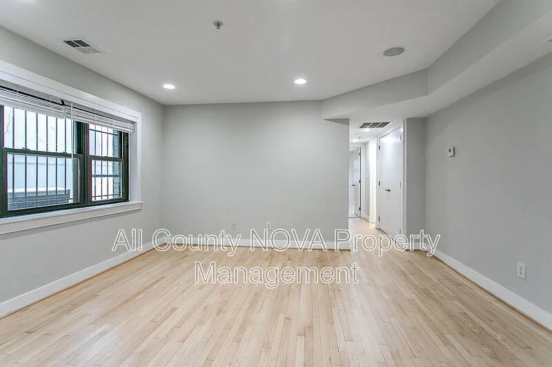 2 bed, 2.0 bath, 740 sqft, $2,250 — Photo 3