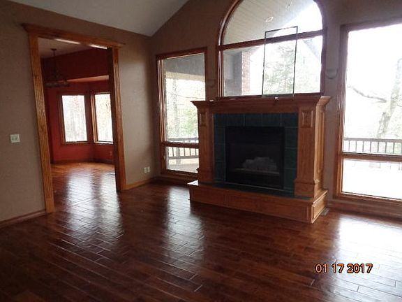5th image of 154 Lakefront Cir