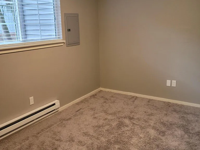 Hudson Court — Photo 11