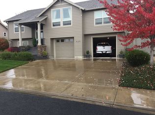 324 Meadow View Dr, Phoenix, OR 97535