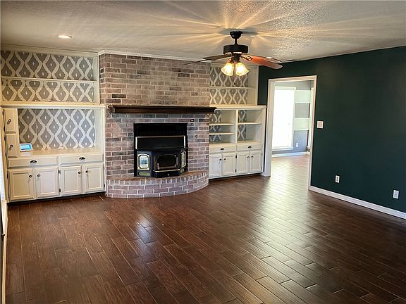 4th image of 1619 Hilltop Dr