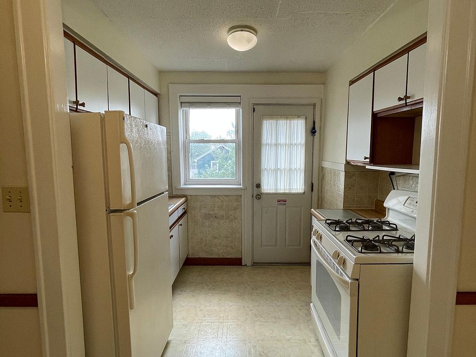 1st image of 1050 Kenmore Ave #3