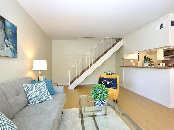 3rd image of 949 Gilchrist Dr APT 2