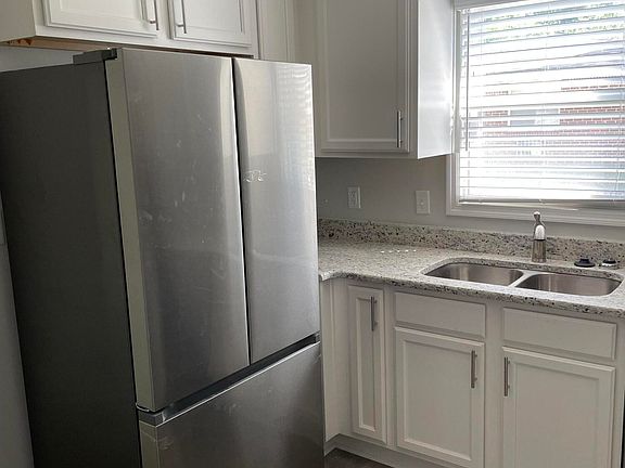3rd image of 3677 WALSH Street