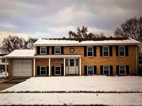 2250 Montagne Dr, Florissant, MO 63033
