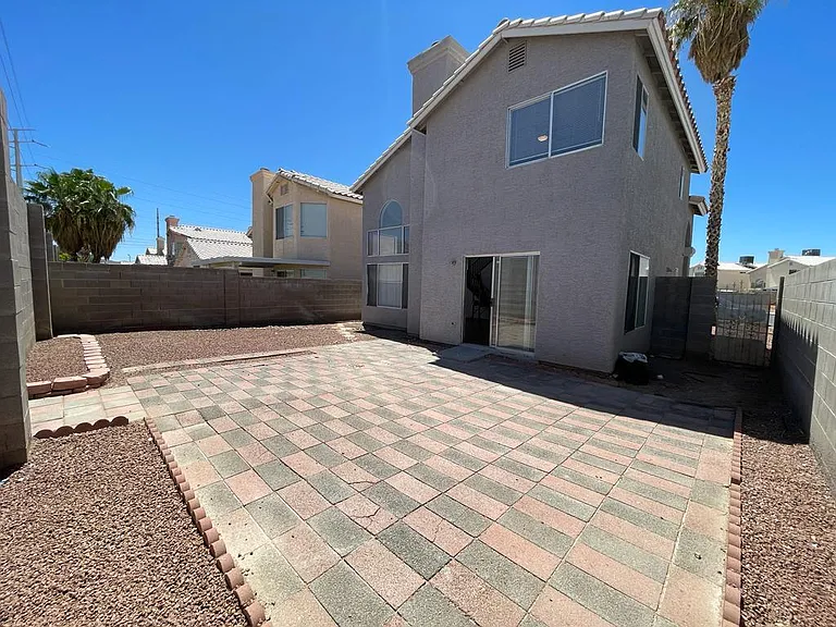 5730 Coleridge Way — Photo 2
