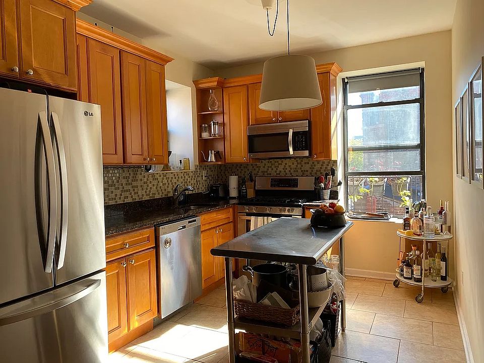 1st image of 6 Saint Johns Pl #4