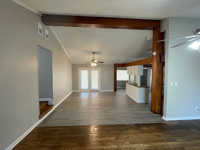 1358 Bennington Dr — Photo 3