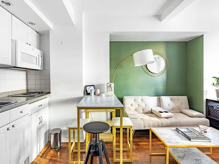 320 E 42nd St #1003 — Photo 13