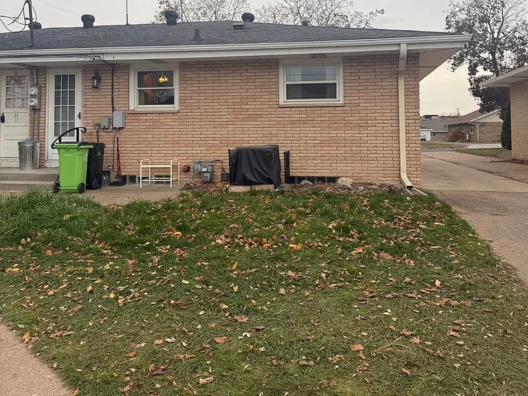 2819-2821 Richard Dr — Photo 16