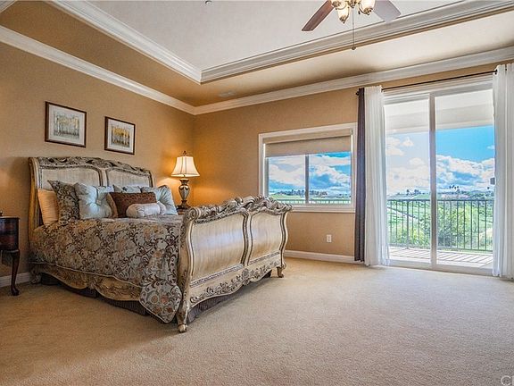 4th image of 1046 Village Dr