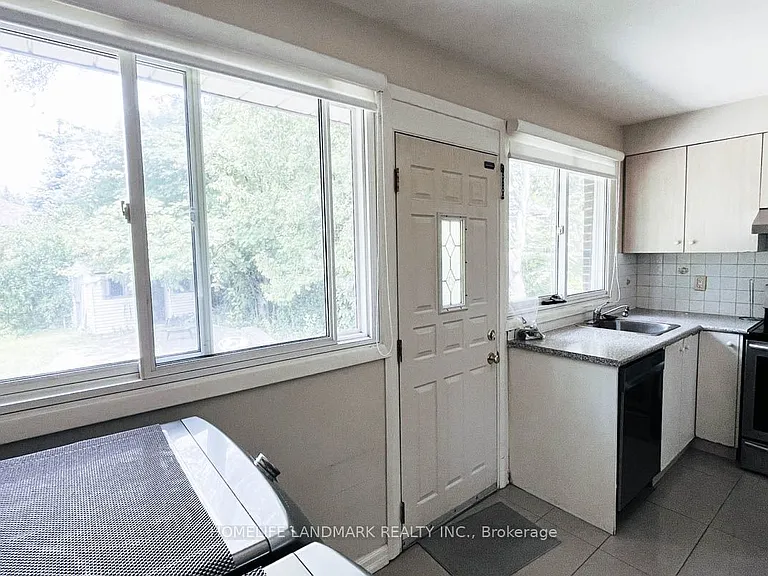 16 Lochinvar Cres #MAIN — Photo 15