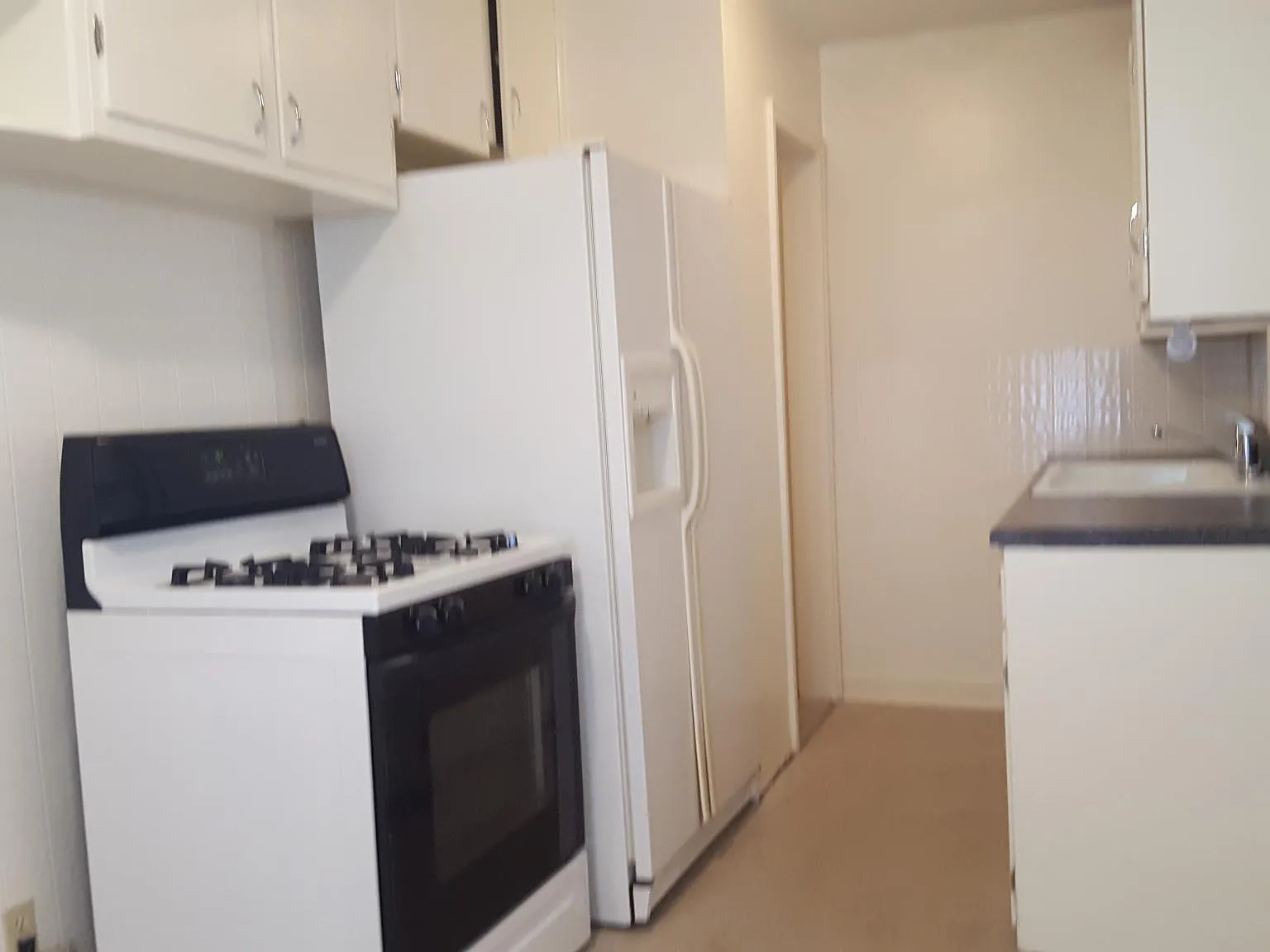 1106 S Schweiter Dr — Photo 2