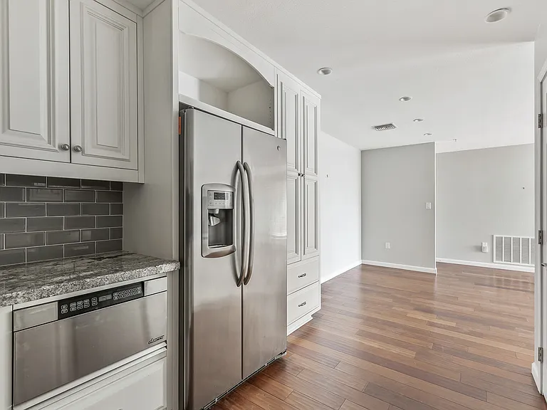 4200 N Miller Rd #428 — Photo 3