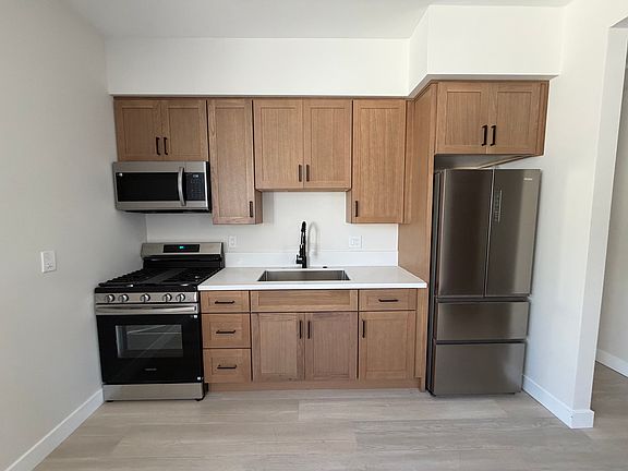 2nd image of 506 7th St #2