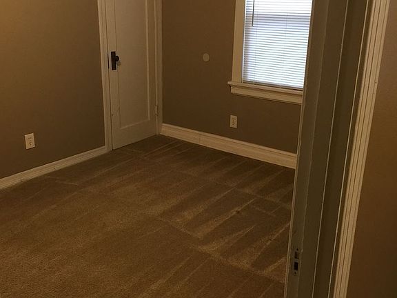 3rd image of 9762 Clyde Ave