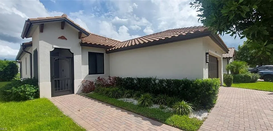 5020 Arancia Ln