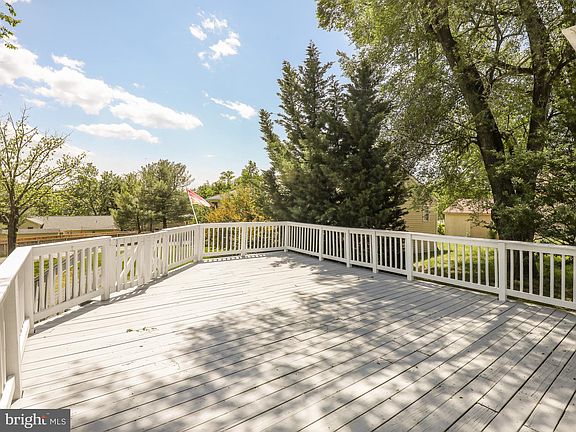 4th image of 915 Berryville Ave #1-2