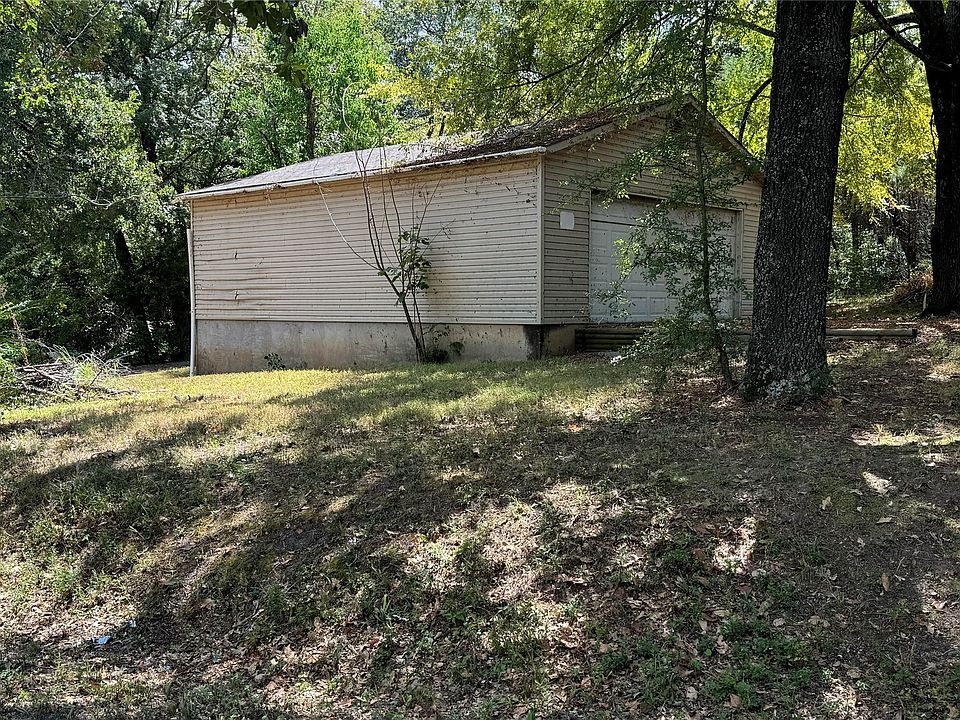 1st image of 101 Silveroaks St