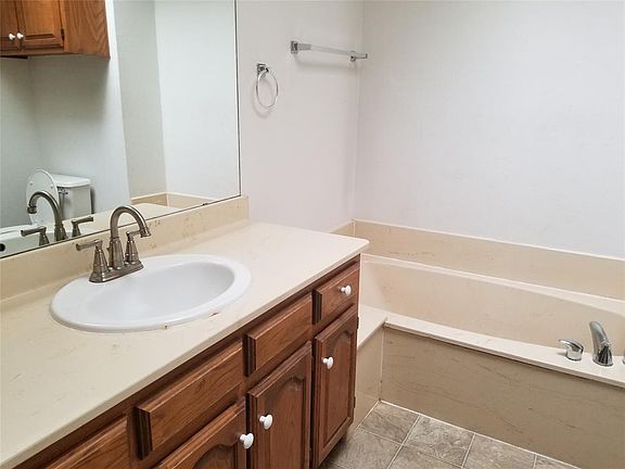 4th image of 2824 Kings Gate Dr