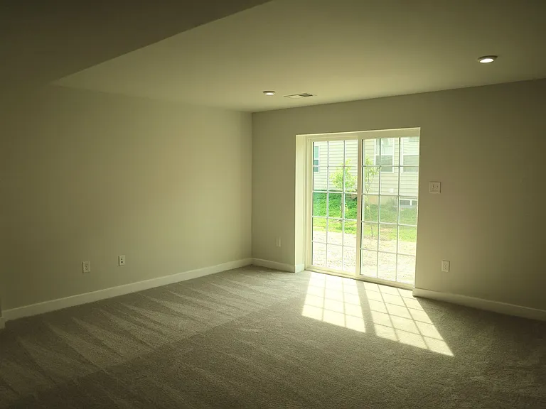 1331 Darling Dr — Photo 16