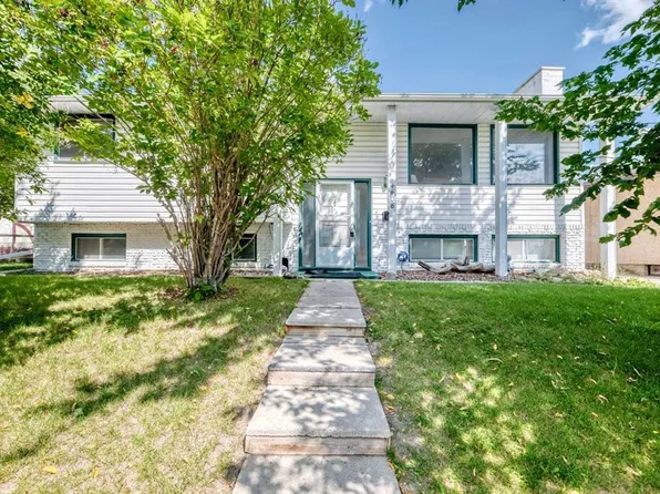 4408 W Dalhart Rd NW, Calgary, AB T3A 1B7