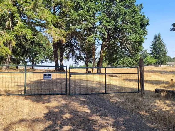 1300 Pioneer Rd, Dallas, OR 97338