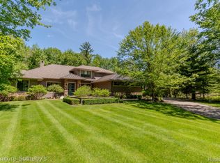 3479 E Shady Ridge Ln, Midland, MI 48642