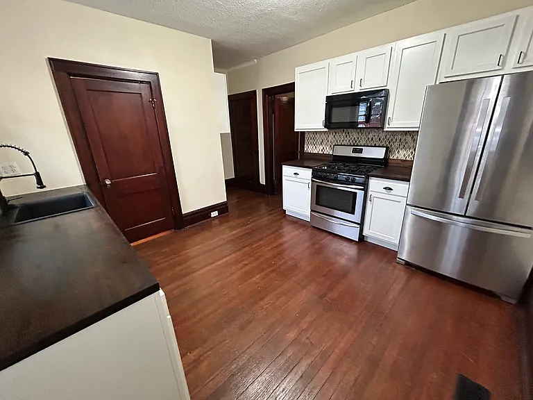 500-502 Wilson Ave — Photo 2