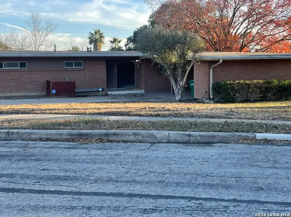126 Clubhill Dr, San Antonio, TX 78228
