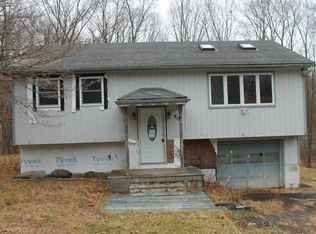 80 Walnut Trl, Bushkill, PA 18324