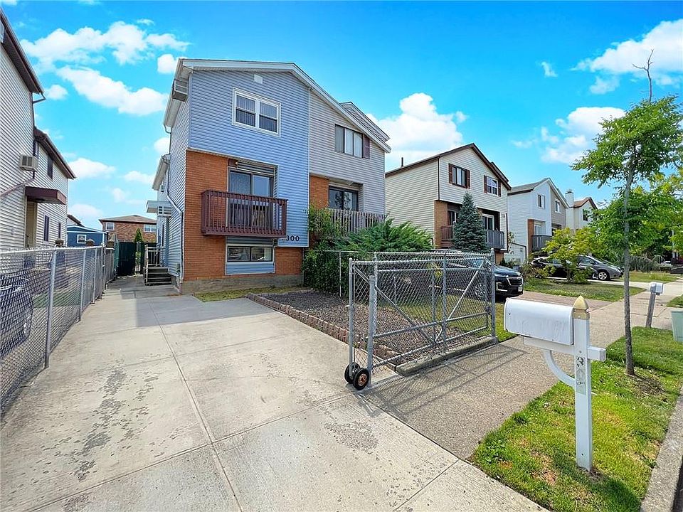 1st image of 300 Travis Ave