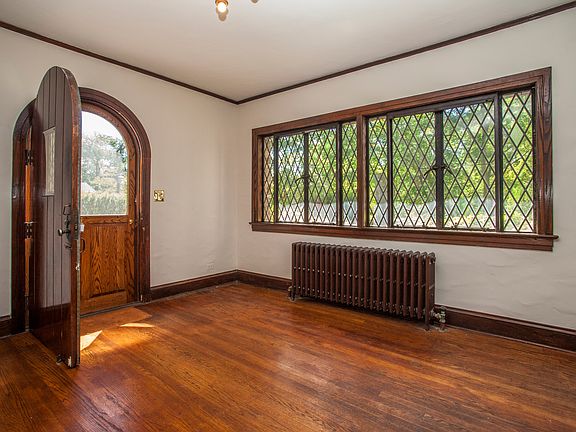 4th image of 62 Rockland Ave